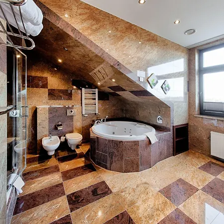 Grand Royal 4* Poznań